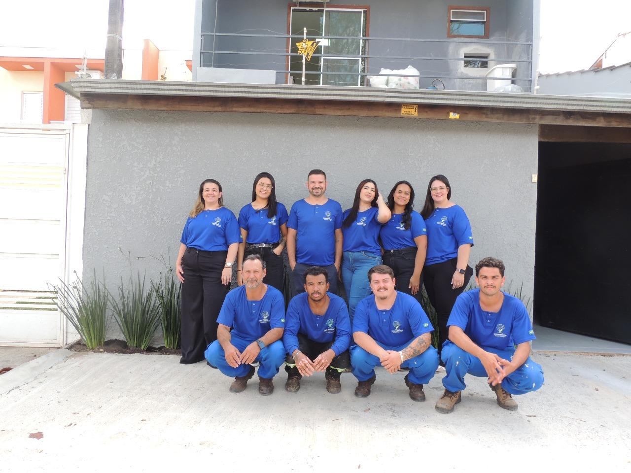 Equipe da GDS Saneamento em atendimento
